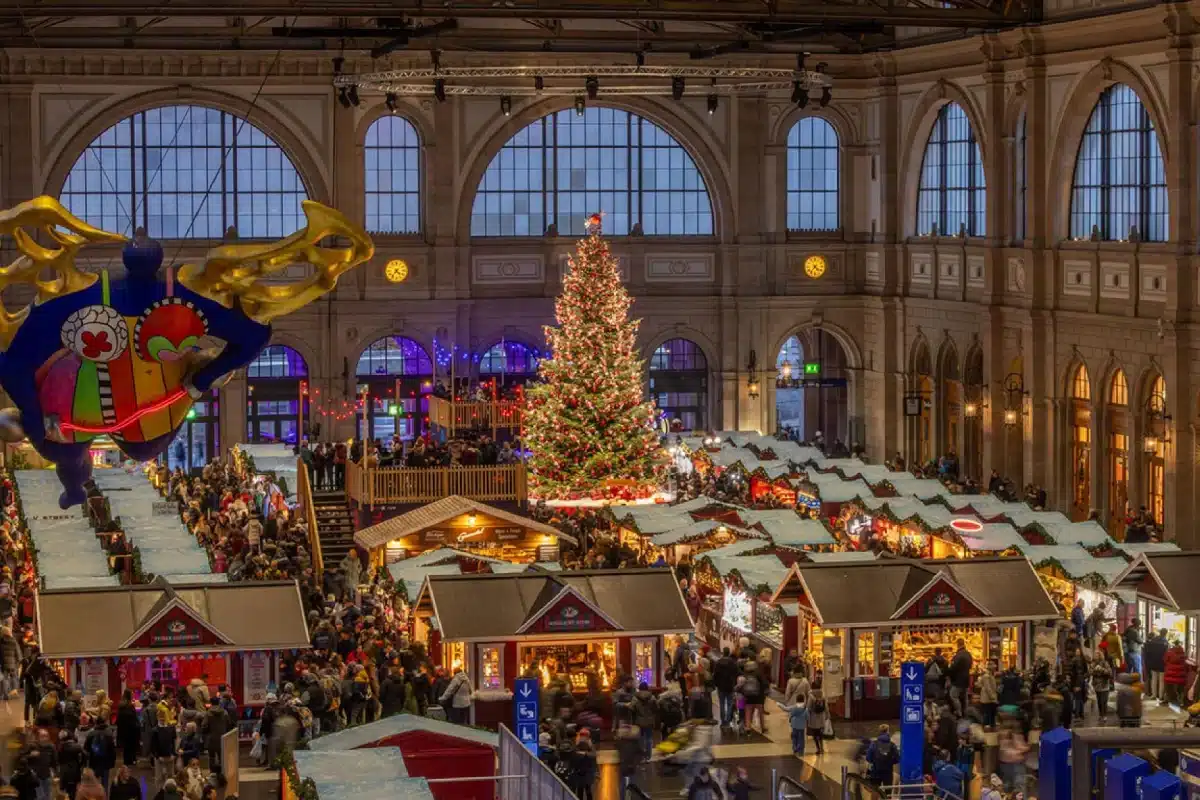 Como Passar as Férias em Zurique: Mercados de Natal Cintilantes, Atrações Locais e Hotéis de Luxo